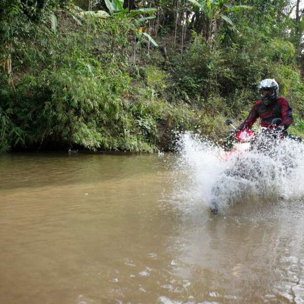 Motorradreisen Thailand Asphaltierte Dörfer Sonnenuntergang